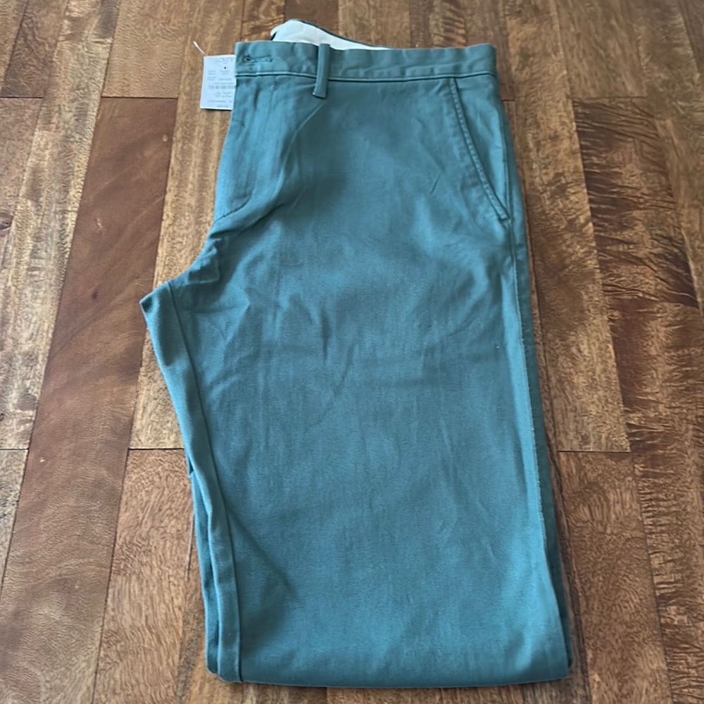 J.Crew Slim fit Chino Pants 33/32 - Brand Nee